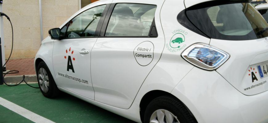 València acoge la primera red de vehículos eléctricos compartidos que funcionan con energía solar